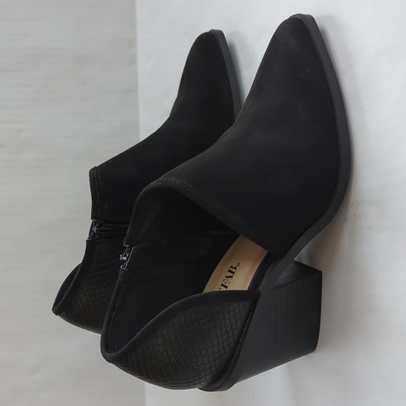 Just Fab Faux Snakeskin Faux Suede Side Cut Out Ankle Booties 7 Black - Picture 4 of 16
